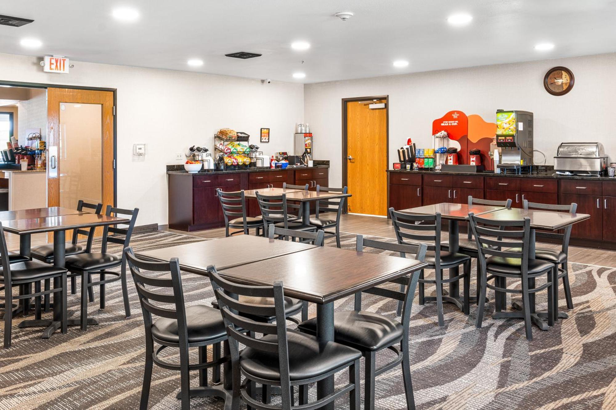 Boarders Inn & Suites By Cobblestone Hotels - Shawano Exterior photo