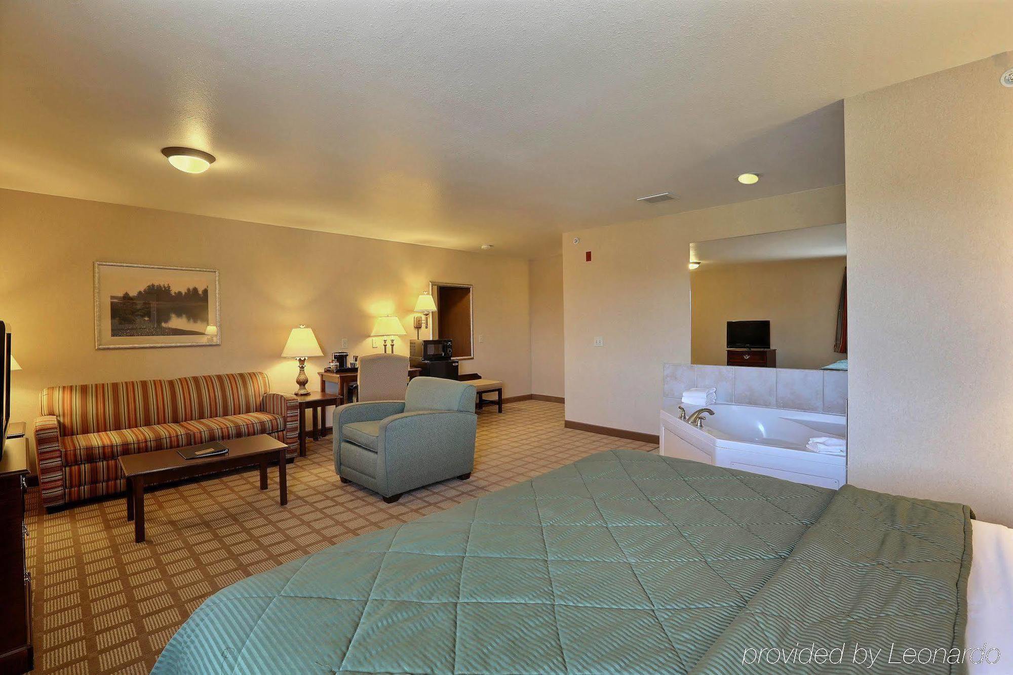 Boarders Inn & Suites By Cobblestone Hotels - Shawano Exterior photo